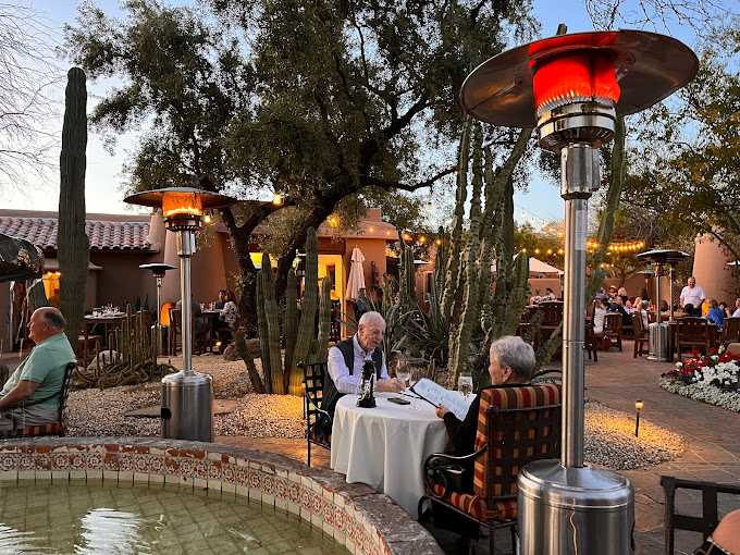 Outdoor dining in Scottsdale for Thanksgiving